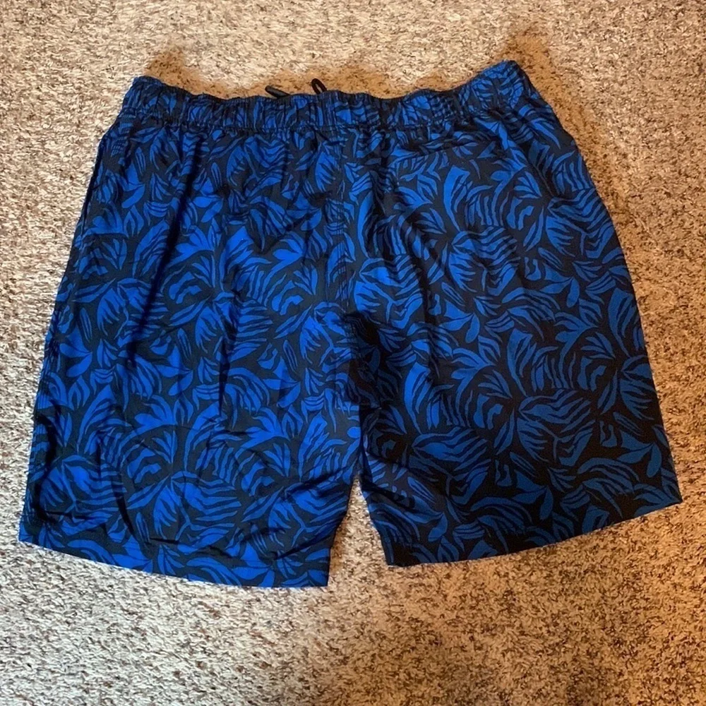 Coolibar Island swim trunks Blue and black print Size XXL UPF 50+